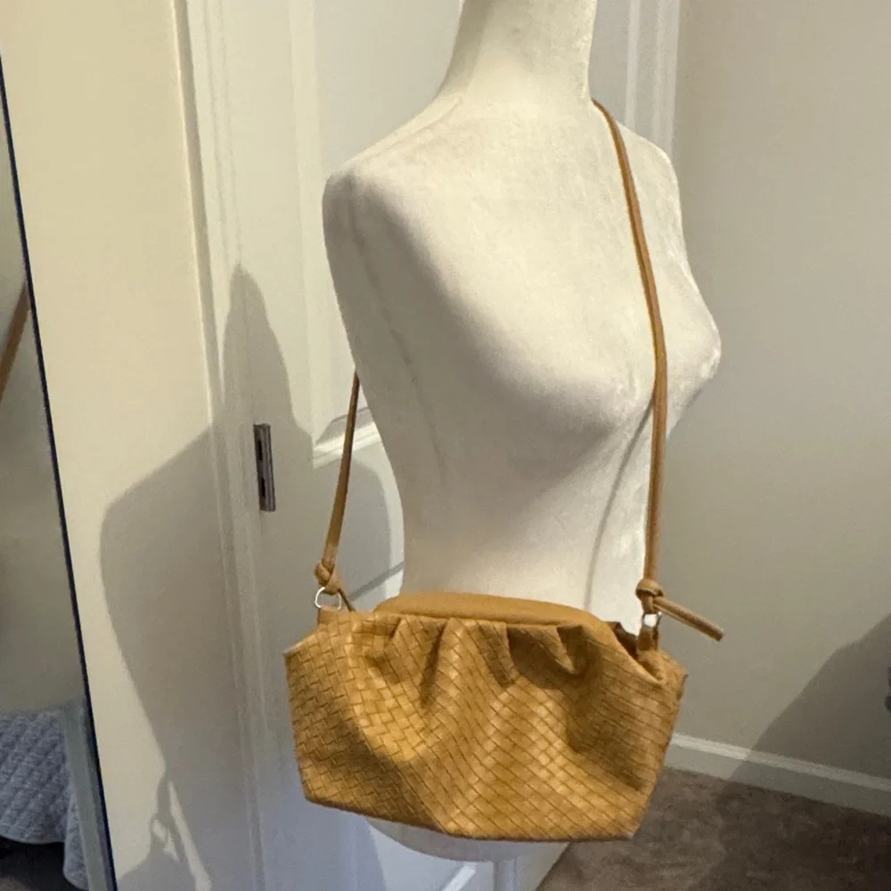 Elegant Tan Woven Shoulder Bag